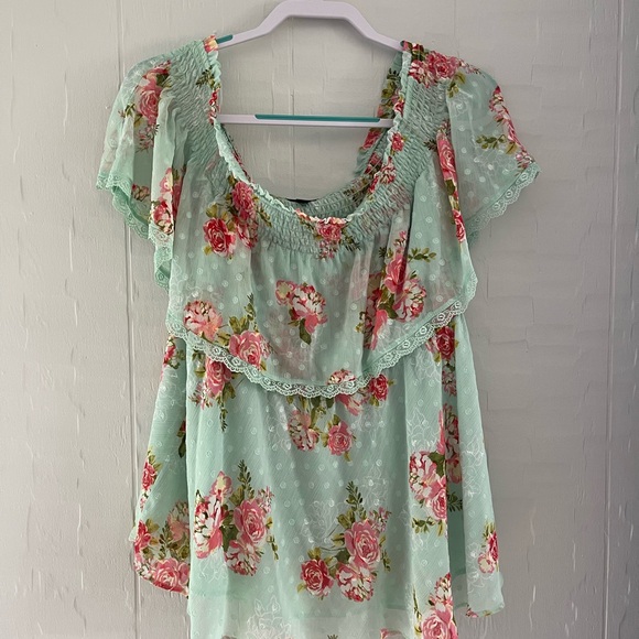 TORRID Swiss Dot Off-Shoulder Top - Size 1 - Picture 2 of 3